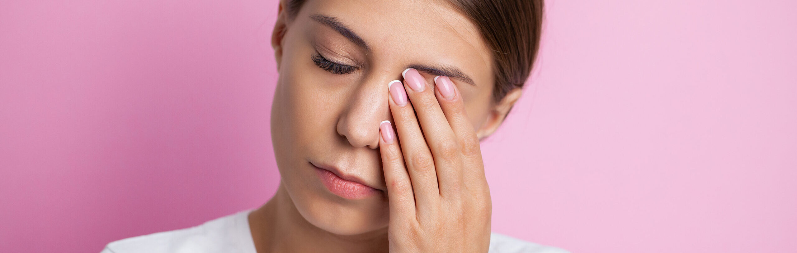 yoga-facial-para-reducir-ojeras-y-bolsas